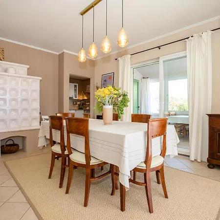 Villa House Dolin